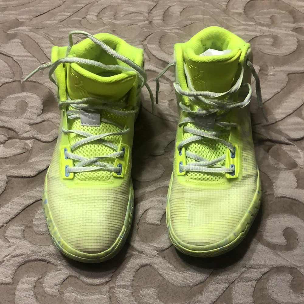 Nike Men's Neon Yellow Athletic Shoes